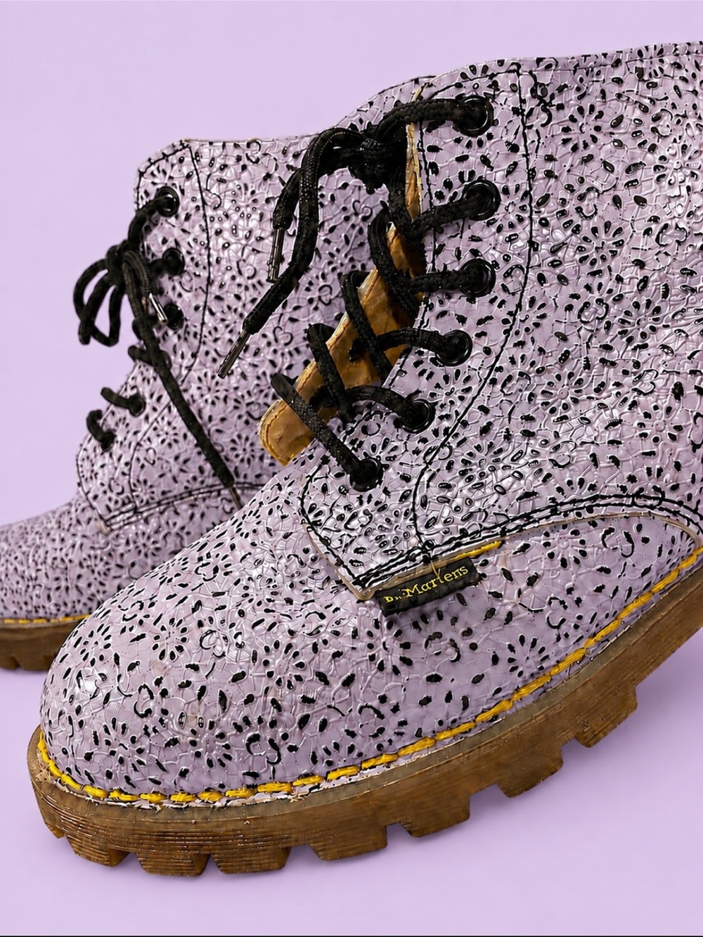 Dr. Martens VTG 80s Made In England Thistle/Floral Etching Women’s size 7 RARE! - Picture 2 of 10